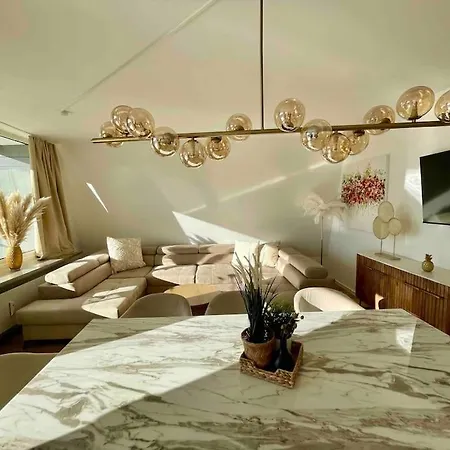 Casarina - Stylisches Penthouse Im Zentrum Διαμέρισμα Aψβούργη
